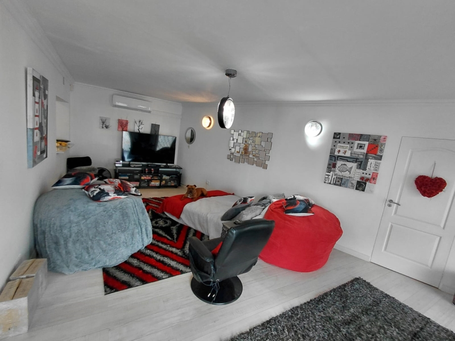 5 Bedroom Property for Sale in Ferreira Town Eastern Cape